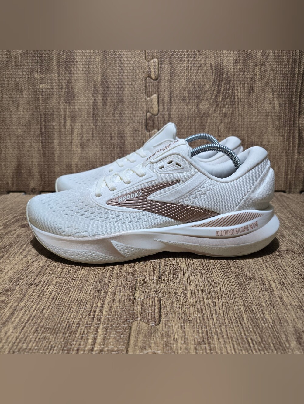 Brooks Adrenaline GTS 24 Coconut Rose Gold White Women's Running Shoes Size 8.5